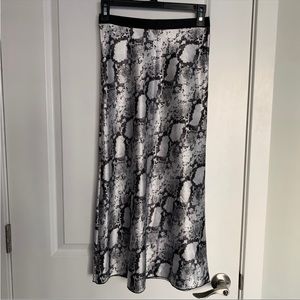 Women’s XS VICTORIA’S SECRET x KNIT RIOT Black Snake Print Satin Midi Skirt NWT